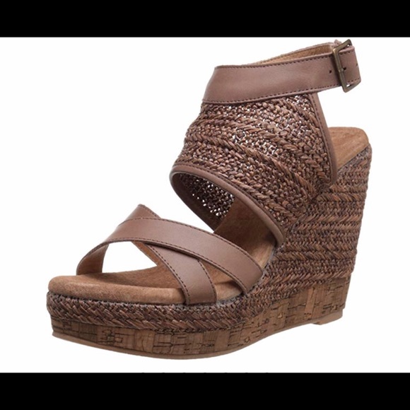 Volatile Sandals - Picture 2 of 3